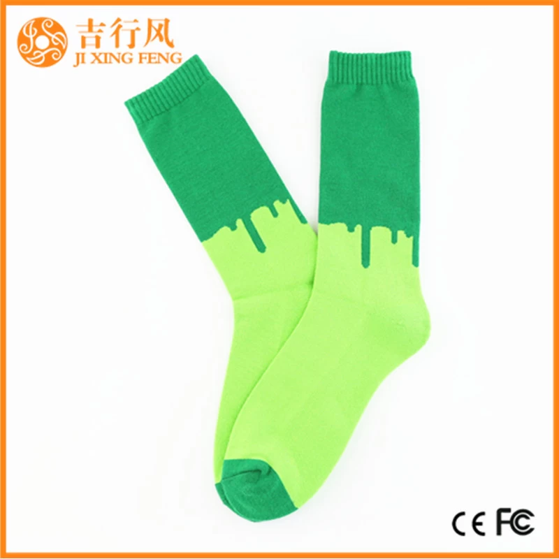 Männer Sportsocken Lieferanten und Hersteller benutzerdefinierte grüne lange Frottee Socken