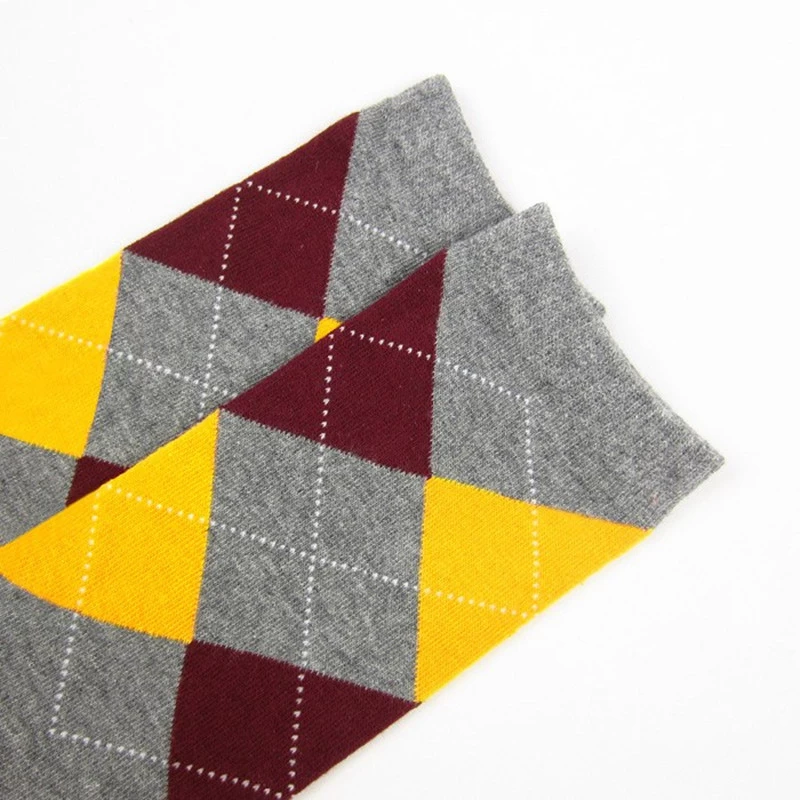 the newest fashion styles of contrast color diamond lattice socks