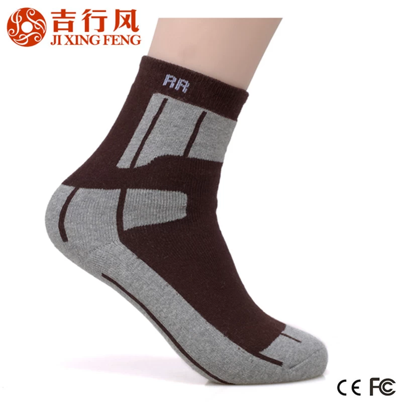 épais coton chaussettes usine en gros logo personnalisé teintures coton chaussettes Chine