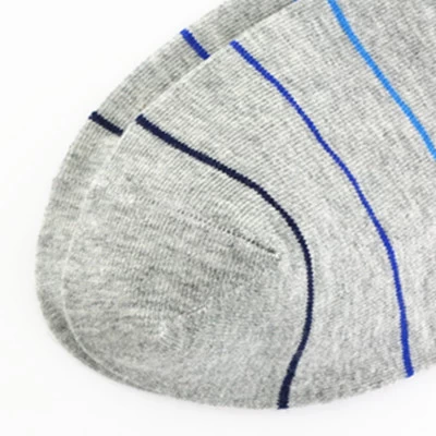 wholesale customized the newest style of colour mens cotton striped socks