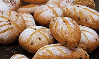 Verstehst du, wie man europäisches Brot aufschlitzt?