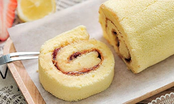 Bakit ang keyk ng espongha kapag lumiligid ang cake roll?