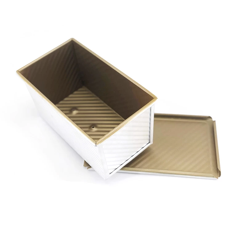 Corrugated Nonstick Loaf Pan with Cover