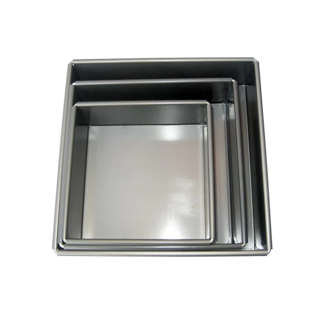 Heavy duty aluminum square cake pan with removable bottom