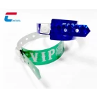 Китай Custom Wholesale RFID Disposable PVC Chip Wristband Event Music Festival Bracelet производителя