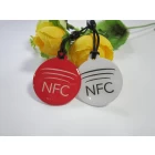 Chine L'usine de Chuangxinjia fabrique des étiquettes NFC en PVC avec des puces Topz512 fabricant