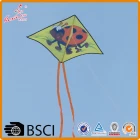 China Bom voador colorido papagaio de forma animal joaninha fabricante