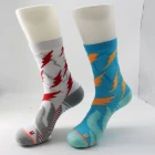 porcelana China Calcetines de los hombres de algodón de la manera personalizada, fabricante de los calcetines del deporte del algodón para hombre fabricante