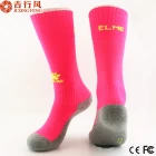China Die meisten Mode Fluoreszenz Farbe Sport Kompressionsstrümpfe, hergestellt aus Nylon und Baumwolle Hersteller