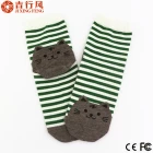 China Die beliebte Baumwolle Mädchen Socken mit maßgeschneiderten niedlichen Cartoon-Muster Hersteller