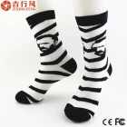 中国 流行款式的独特头像图案针织棉男士袜子 制造商