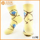 Chine conception personnalisée femmes chaussettes fabricants en gros personnalisé doux stretch femmes chaussettes fabricant