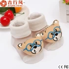 Chine logo sur mesure nouveau design en gros de haute qualité chaussettes bébé mignon fabricant