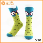 China Knie Cartoon Socken Fabrik Großhandel Custom Cartoon Animals Socken Hersteller