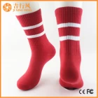 China Männer modische Sport Socken Fabrik Großhandel benutzerdefinierte Nylon Baumwolle Crew Socken Hersteller
