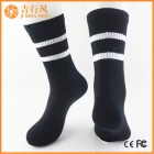 China mannen modieuze sport sokken leveranciers en fabrikanten groothandel aangepaste heren katoenen sport sokken fabrikant