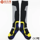 Chine en gros conception sur mesure de haute de genou chaussettes de compression sport fabricant