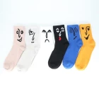 中国 妇女彩色棉袜，批发妇女彩色袜子在销售，妇女酷疯狂袜子中国 制造商