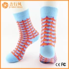 Κίνα οι γυναίκες πολύχρωμες βαμβακερές κάλτσες κατασκευαστές χονδρικής προσαρμοσμένες χαριτωμένες γυναίκες κολεξιόν κάλτσες κατασκευαστής