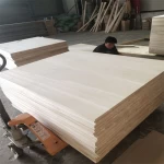 China Großhandel mit Paulownia-Massivholzbrettern für die Sargproduktionsfabrik Hersteller