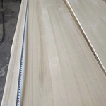 China Kantenverleimte, massive, gerade Platten aus Pappel- und Paulownia-Holz für Imkereiausrüstung, Bienenstockrahmen und Bienenstockkästen mit geschliffener Oberfläche und ohne Verformung Hersteller