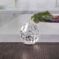 porcelana 60 ml botella de perfume de vidrio grabado oval en venta fabricante