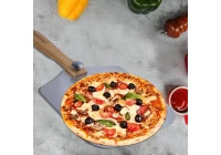A pizza scoop that makes every slice of pizza perfect