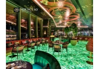 Die Bedeutung eines schönen Bodens für ein Restaurant – grün/blau/rosa Achatplatte mit Hintergrundbeleuchtung