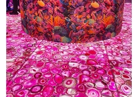 Bestial من Rosi La Loca، حافظة تطبيق أرضية بإضاءة خلفية باللون الوردي والأرجواني للمطعم الإسباني