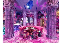 Bestial By Rosi La Loca、スペイン料理レストラン ピンク & パープル アゲート バックライト付きフロア アプリケーション ケース