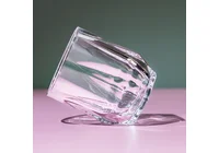 バーのロマンス: ナイトライフの儀式の感覚を照らす中国製ガラスのキャンドル ホルダー