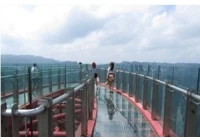 Jianmen Pass Beauty Spot platform glass changing project near the end