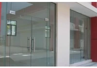 The types and features of glass door