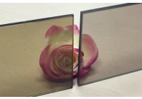 Różnica między brązu barwione szkło float laminowane  z brązu szkłem laminowanym odblaskowym