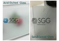 Miten erottaa happo etsattu lasi ja hiekkapuhallettu lasi?