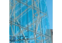 What's the benefits of ultra clear glass on the curtain wall?