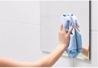 A couple skills of cleaning mirror