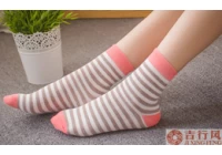 China De voordelen van katoenen sokken (2) fabrikant