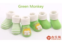 China At what age should a baby start wearing socks? manufacturer