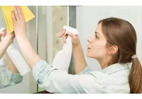 wie Sie Ihren Badezimmerspiegel Glas reinigen