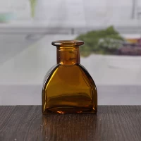 中国 150 mlのアンバーガラスアロマテラピーボトルメーカー メーカー