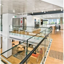 China 2020 Nieuwste ontwerp Balustrade gehard glazen trapafstand glazen reling fabrikant
