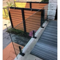 Chine Le gril d'acier inoxydable de balustrade de balcon conçoit des broches solides solubles 316 pour le verre de 19mm fabricant