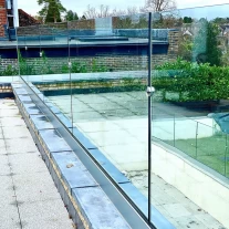 porcelana Sistemas de barandillas de canal en U de perfil de aluminio de fábrica para terraza de balcón fabricante