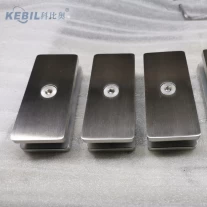 Chine Clip de serrage en verre carré en acier inoxydable pour garde-corps en verre trempé de 8 à 12 mm fabricant