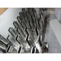 China Edelstahl 316 rahmenlose Glasbalustrade Zapfen Mini-Post Hersteller