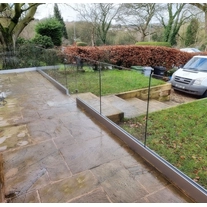 Chiny Aluminiowy aluminiowy sprzęt do zacisku Kanału U-kanałowy do 1/2 "12mm Building Hartred Glass Railing Balustrada producent