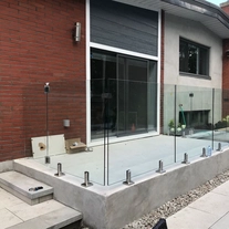 Chine Supports de montage en verre de clôture de balcon fabricant
