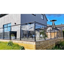 Chine Balustrade en verre noir en acier inoxydable pour balcon Design de balustrade en verre fabricant