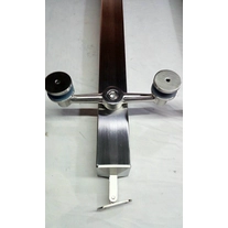 Chine Poste de balustrade d'araignée avec attache ajustable en acier inoxydable 316 pour une conception de barrière de verre de 1/2 pouce fabricant